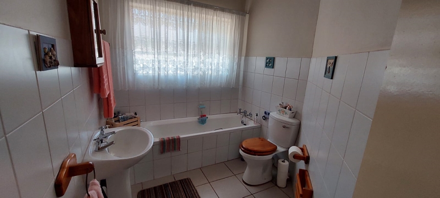 2 Bedroom Property for Sale in Langenhovenpark Free State